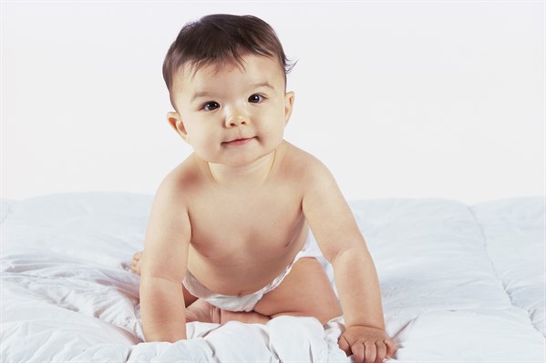 如何為好動的寶寶換紙尿片？